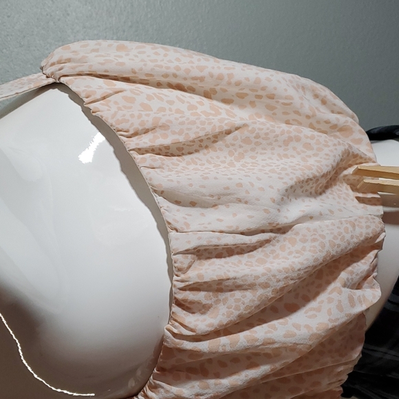 FOREVER 21 Shoulder Strap Crop Top. Off-white w/Peach Animal Print-Side Zip-Sz M - Picture 5 of 10